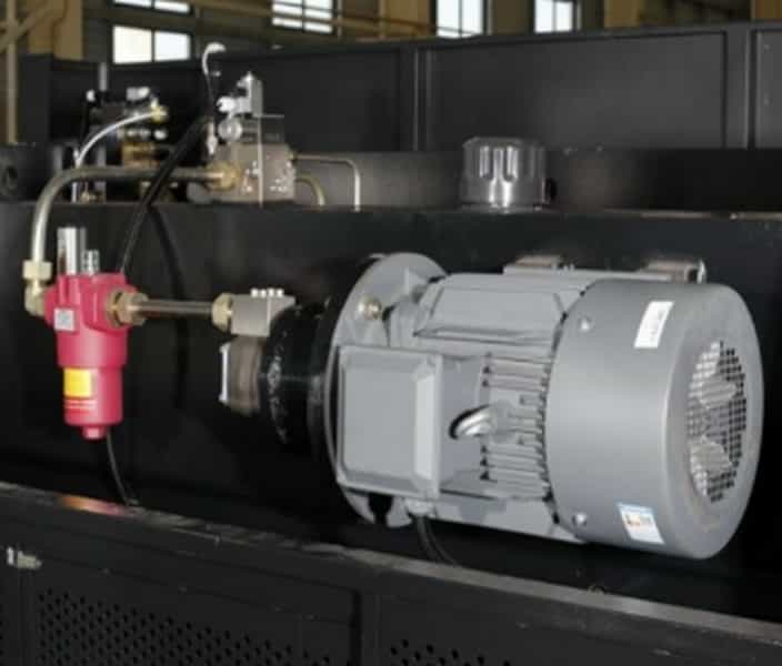 Листогибочные гидравлические прессы с контроллером E22 MetalTec HBM