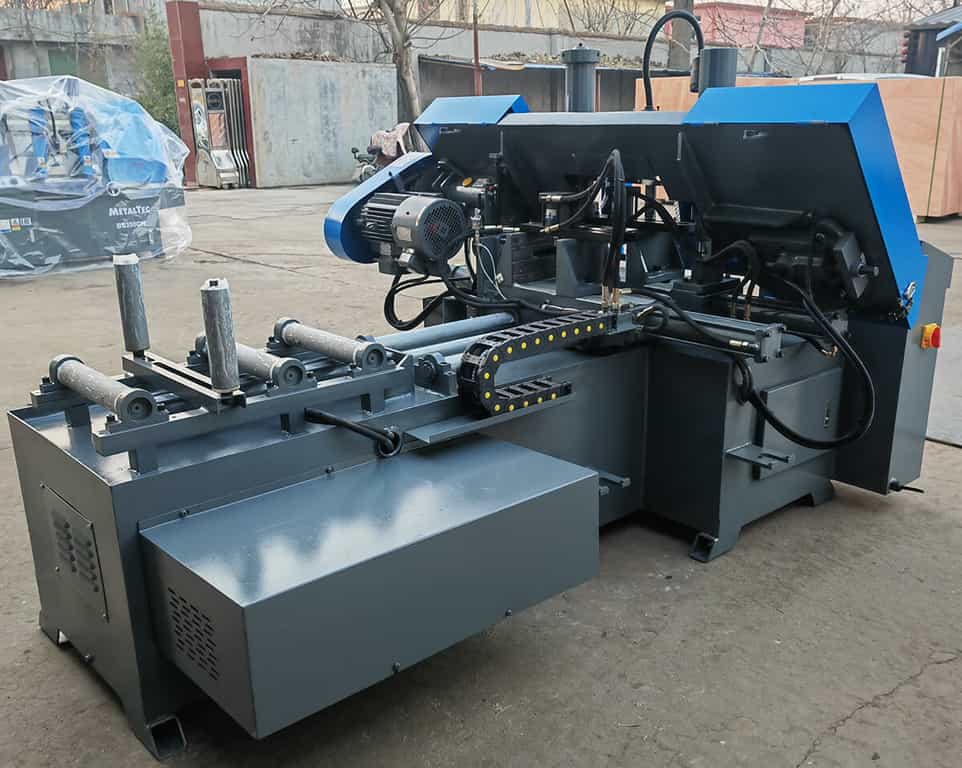 Автоматический колонный ленточнопильный станок MetalTec BS 300 CA