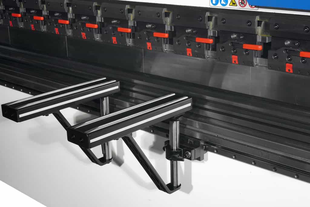 Листогибочный гидравлический пресс с ЧПУ TP10S MetalTec HBM 100/3200C