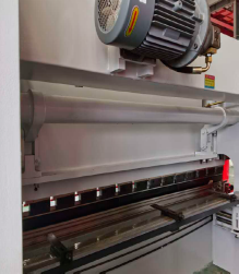 Листогибочный гидравлический пресс MetalTec HBM 100/3200М (Е22, ручная компенсация прогиба)