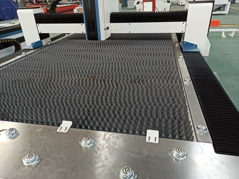 Лазерный станок для резки металла MetalTec 1530B (2000W)
