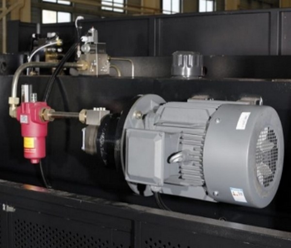 Листогибочный гидравлический пресс MetalTec HBM 100/3200М (Е22, ручная компенсация прогиба)