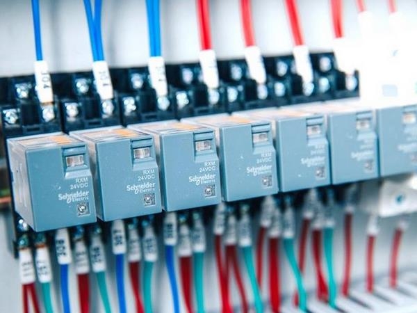 Листогибочный гидравлический пресс MetalTec HBM 125/3200M (Е22, ручная компенсация прогиба, инвертор заднего упора)