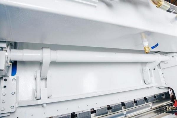 Листогибочный гидравлический пресс MetalTec HBM 125/3200M (Е22, ручная компенсация прогиба, инвертор заднего упора)
