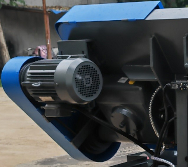 Автоматический колонный ленточнопильный станок MetalTec BS 300 CA