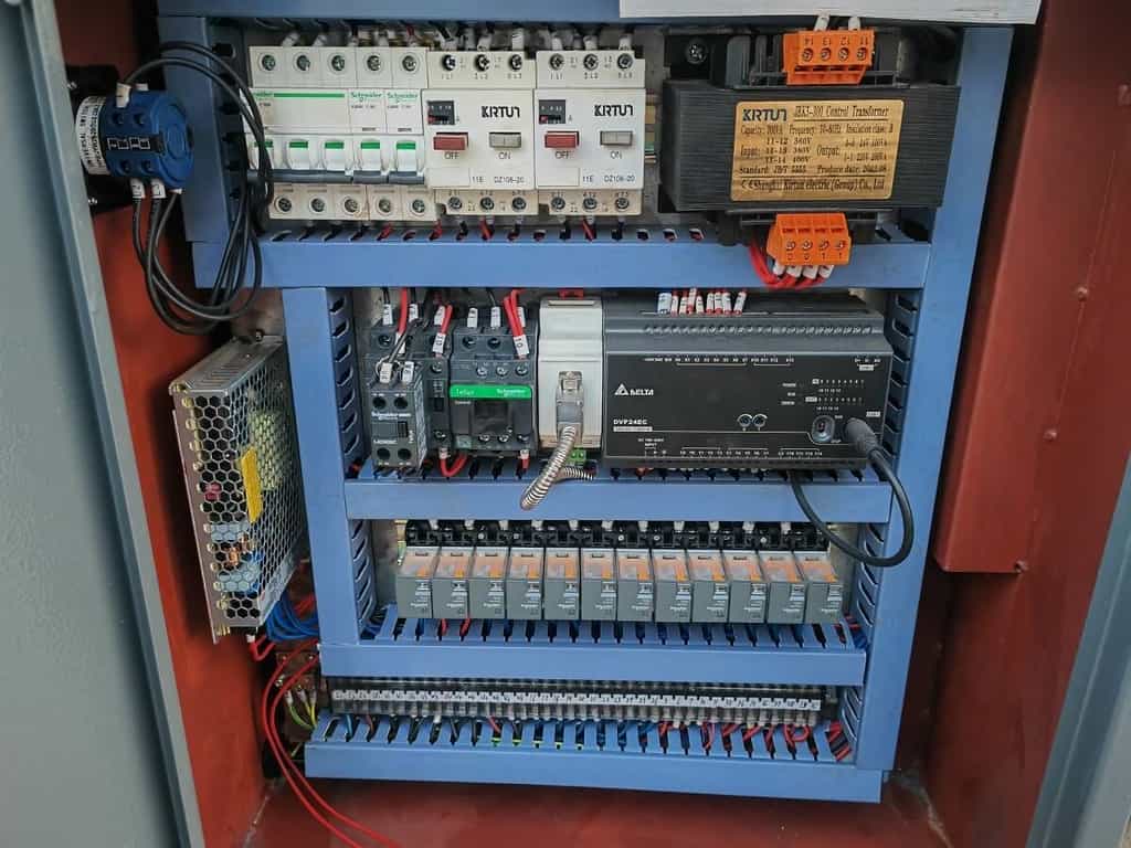 Автоматический колонный ленточнопильный станок MetalTec BS 300 CA