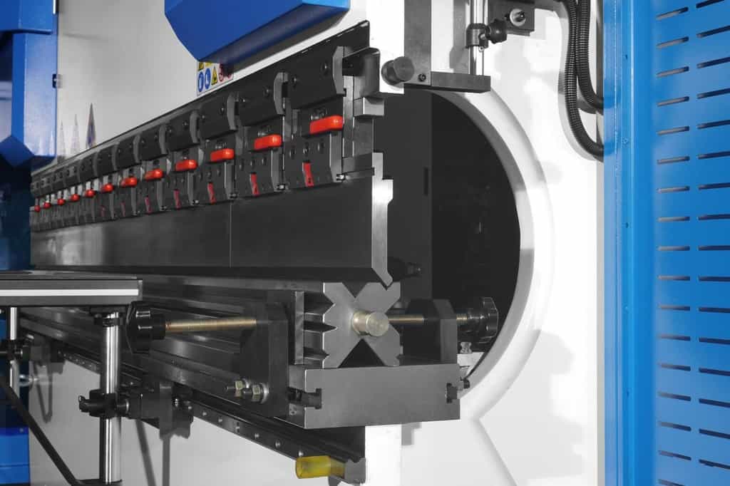 Листогибочный гидравлический пресс с ЧПУ TP10S MetalTec HBM 100/3200C